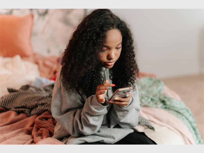South Africans spend 9 hours online daily – but at what cost to mental focus?