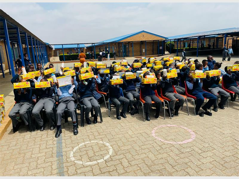 Foundation touches learners’ ‘soles’ with shoe donation Benoni City Times