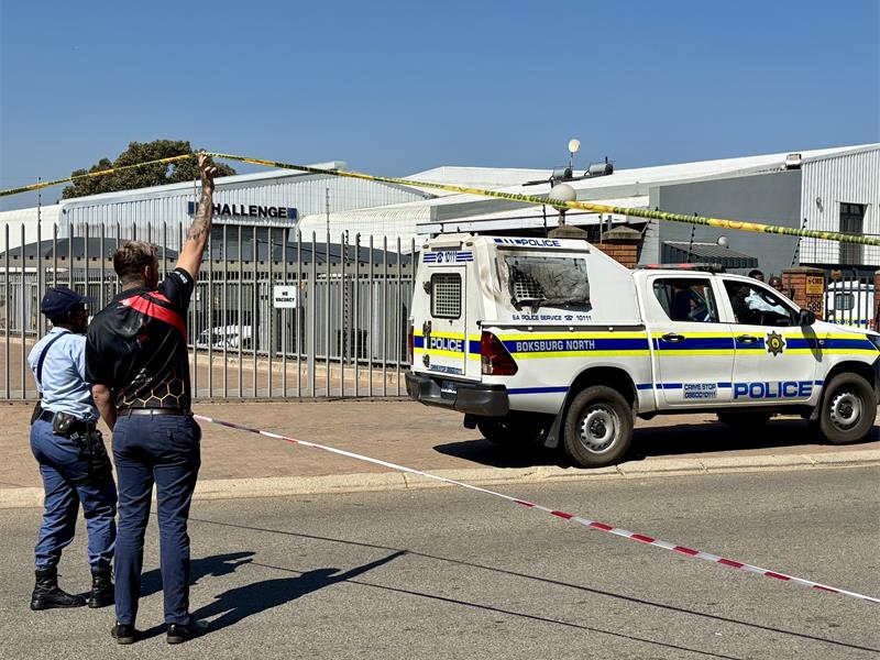 Robber Jet Two suspected robbers shot, two arrested following Jet Park robbery ...