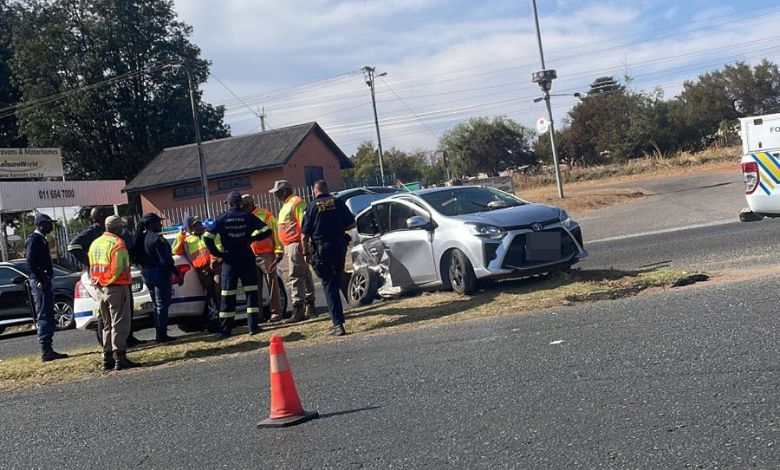 One killed in Ontdekkers Road early morning crash