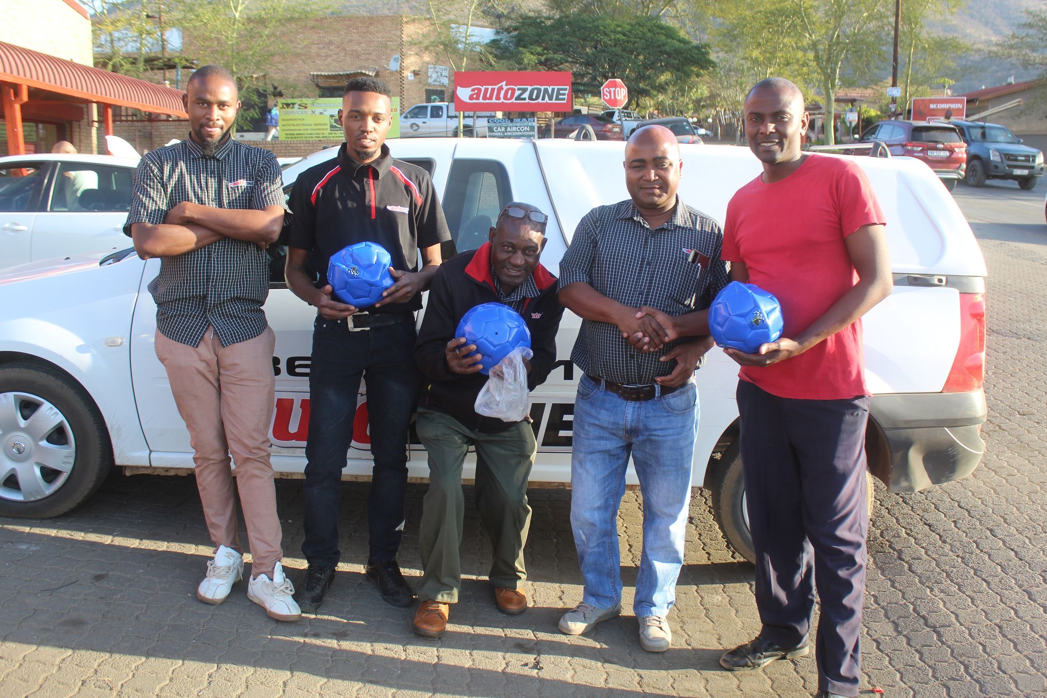 Manoke Ga Manoke soccer team receive new balls | Lowvelder