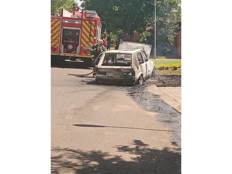 Burnt-out car in Saphire Crescent | Middelburg Observer