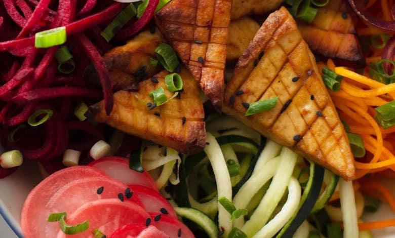 Monday without meat: noodles of rainbow almond butter with tofu steaks