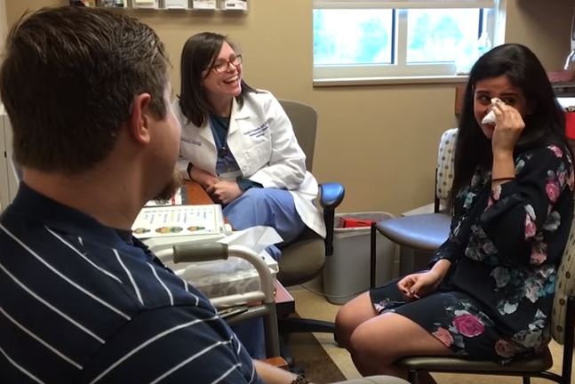 VIDEO OF THE DAY: Formerly deaf woman hears her boyfriend propose | Rekord