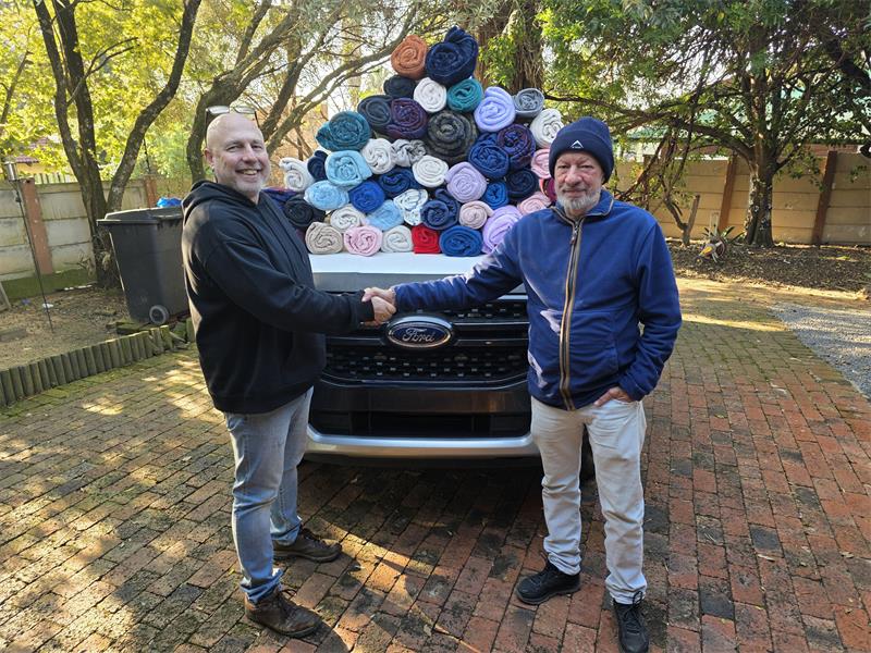 Residents rally to help local emergency team with blankets | Roodepoort ...