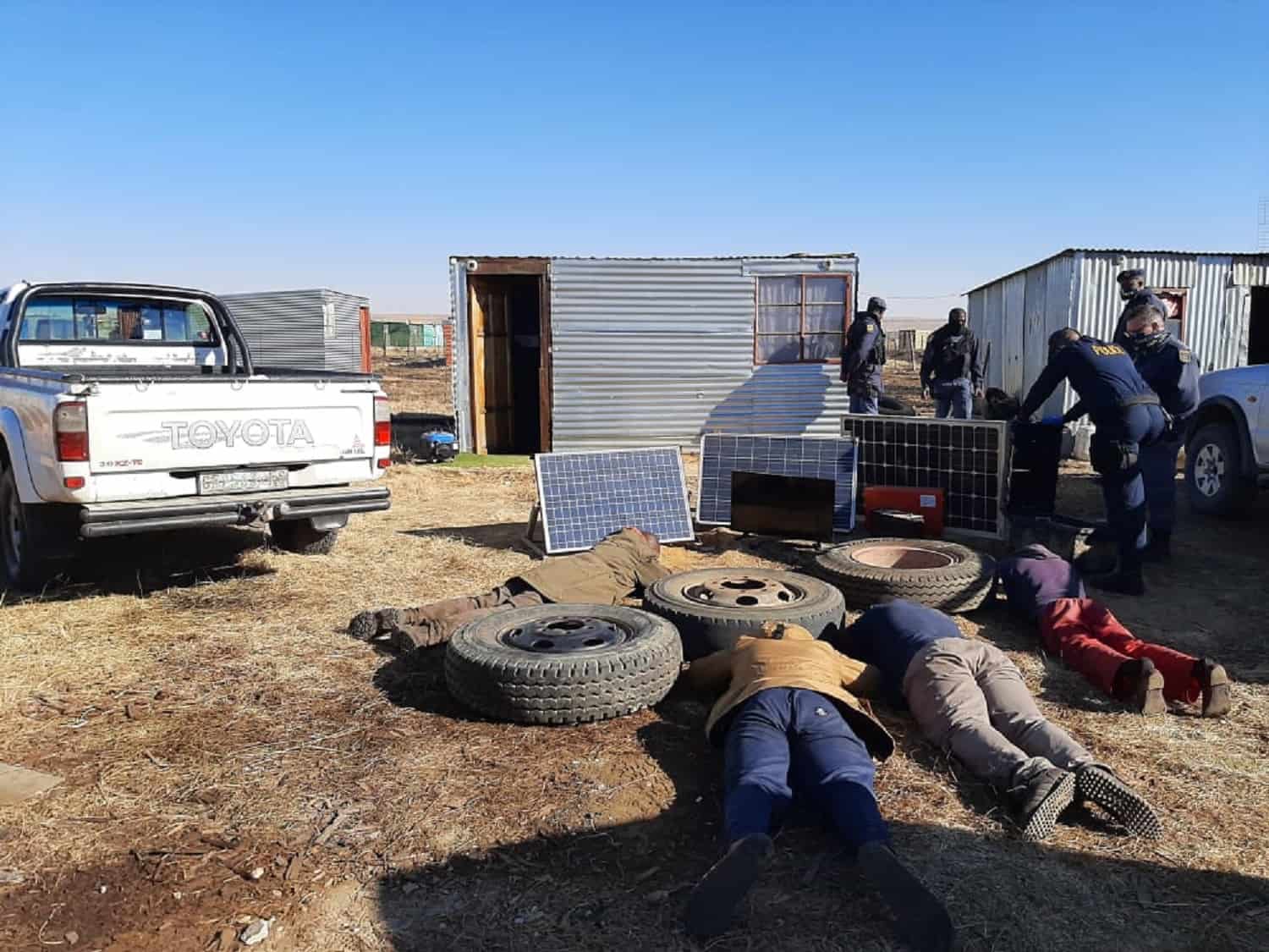Ten suspects arrested for diesel theft.
