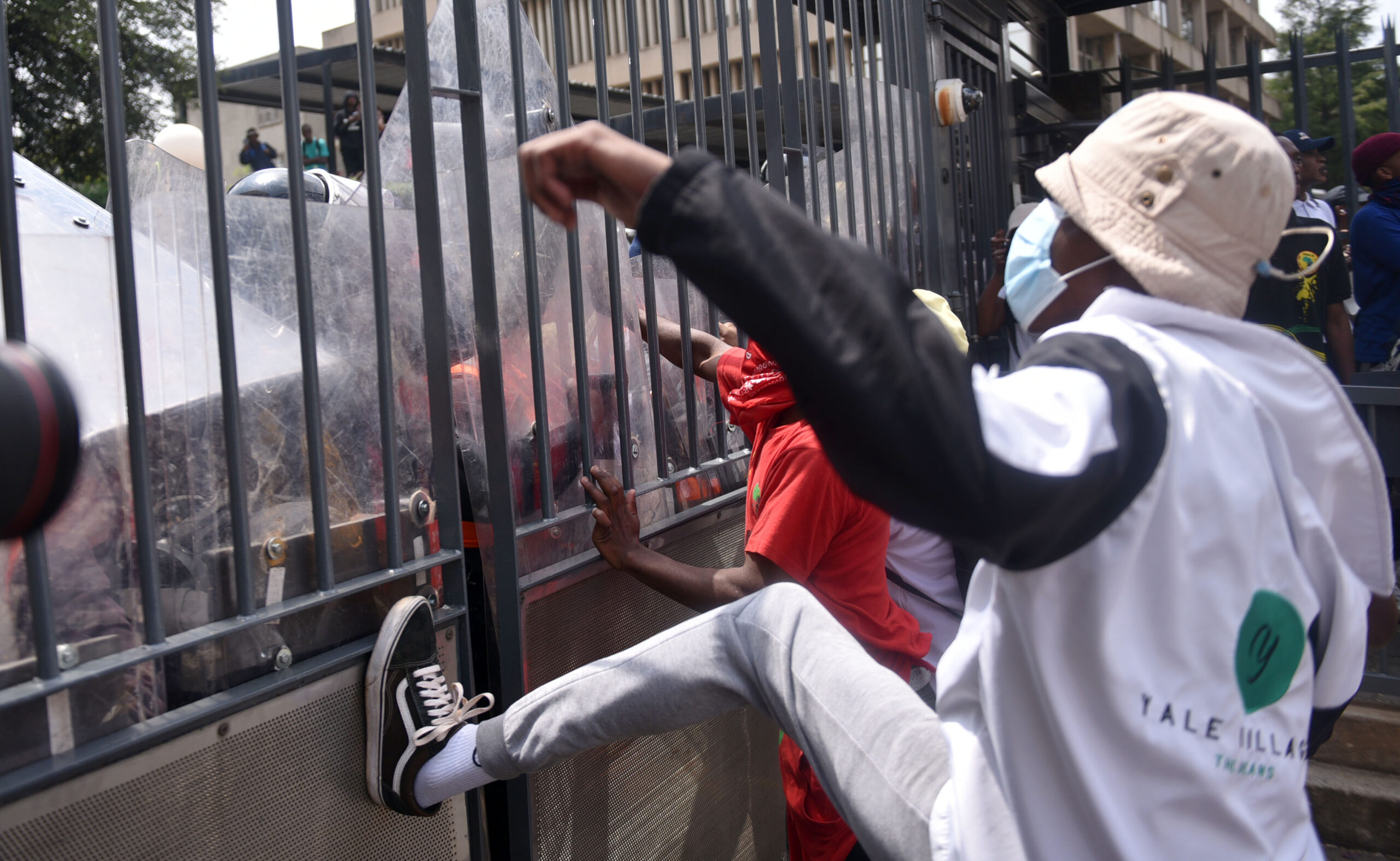 Student Protest in Brussels Turns Violent After Demonstrators Set Fires Near Central Station