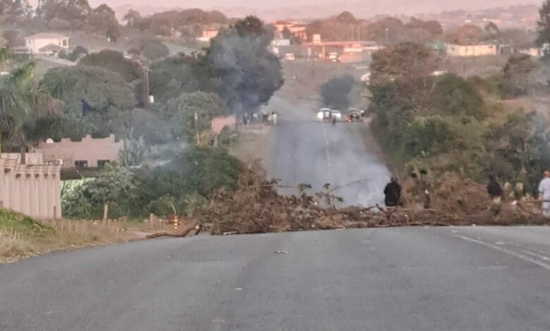 KwaDlangezwa electricity crisis leads to R102 closure | Zululand Observer