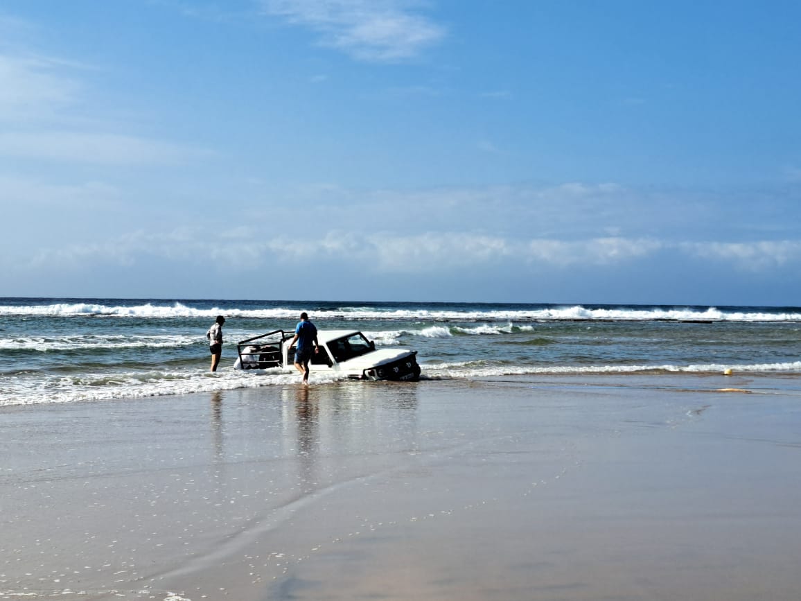 Land Cruiser sinks at Cape Vidal during boat launch - Vimarsana News